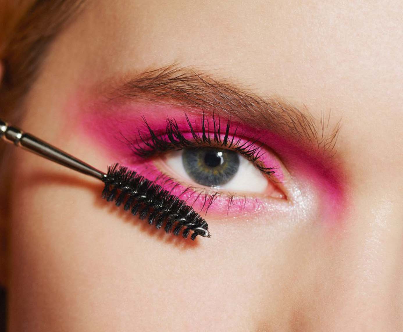 Elevate Your Lash Game: Discover the Top 7 Mascaras for Straight, Short Lashes